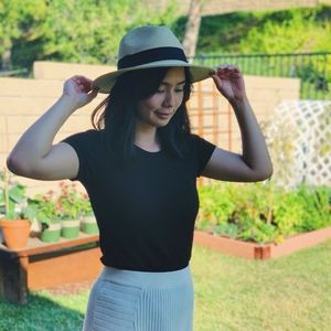 Meet your Posher, Fae